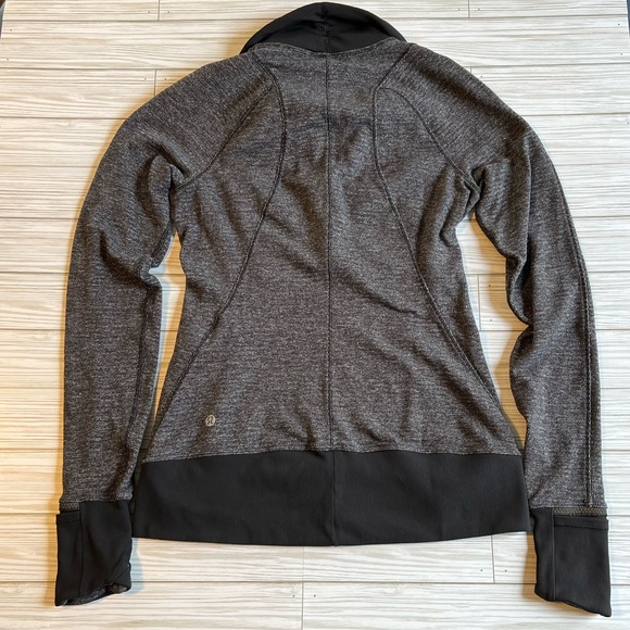 Lululemon top size 6 - Picture 2 of 6